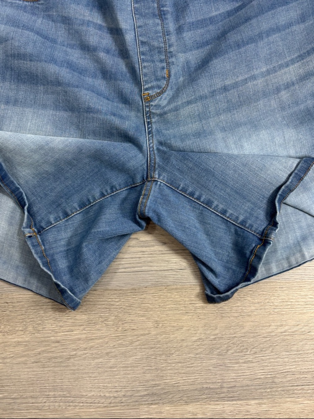 Judy Blue Light Wash Pull on Denim Shorts - 3XL - Picture 5 of 6
